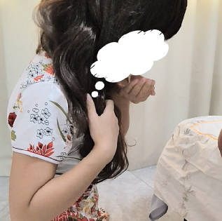 海角社区.妈妈手里捧着儿子射在嘴里流出的精液看向倒头就睡的儿子后陷入深思