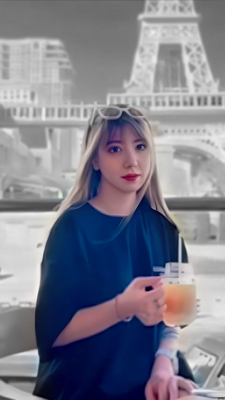 这女的吃鸡巴怎么看起来这么饥渴！ dY0