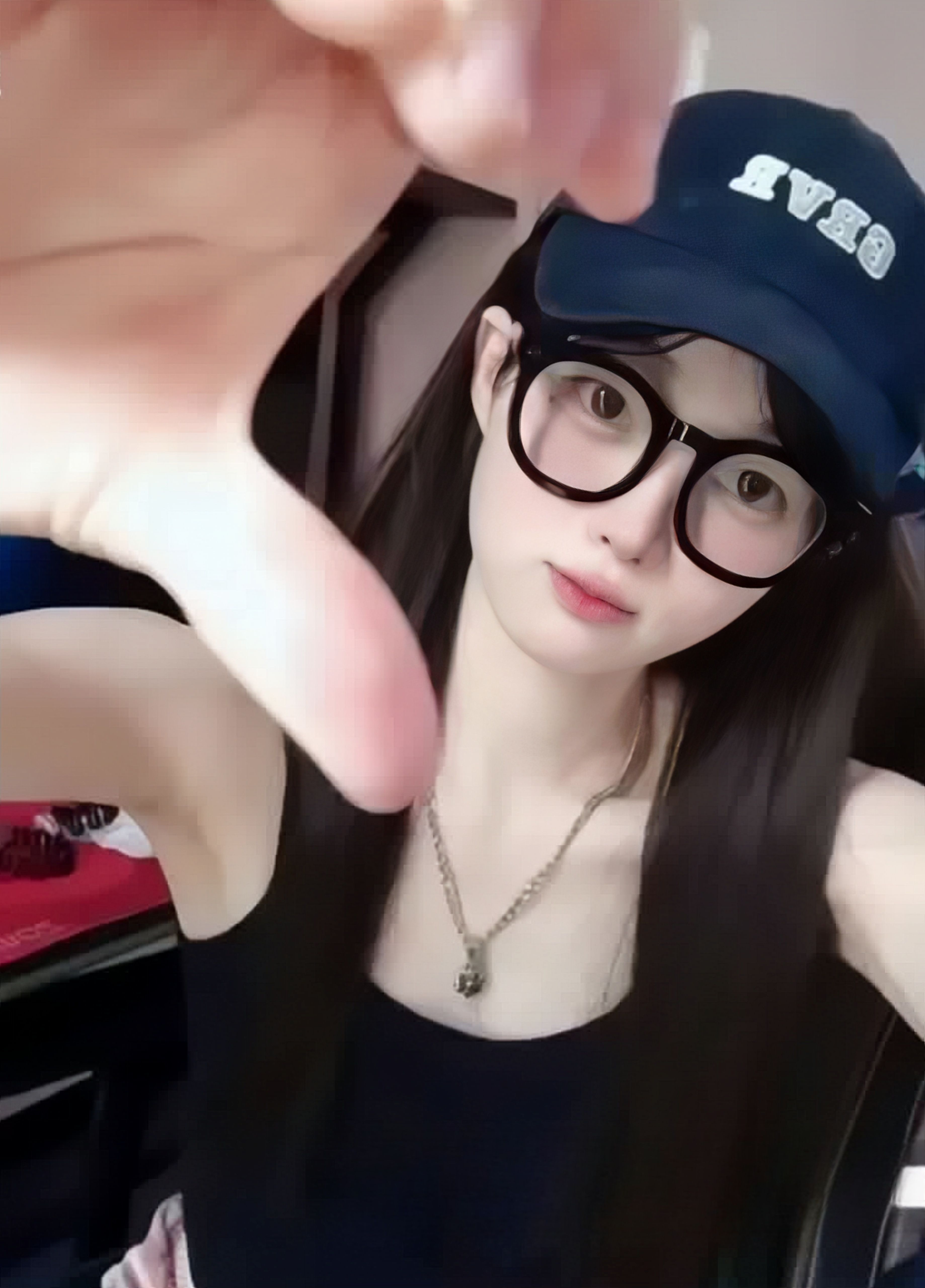 【真畜生啊，偷偷拔套子还都射进去，妹妹都哭了】死肥宅网约萝莉少女，双视角偷拍，各种欺负学生妹全程露脸 8wm